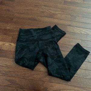 Lululemon wunder under camo crop leggings